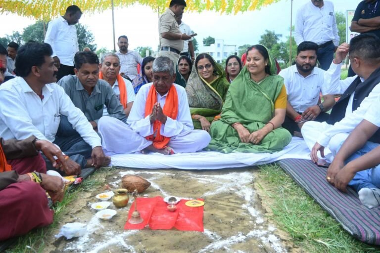 सड़कें विकास की जीवन रेखा हैं: बेहतर कनेक्टिविटी से ग्रामीण अर्थव्यवस्था को मिलेगी मजबूती—मंत्री लक्ष्मी राजवाड़े।