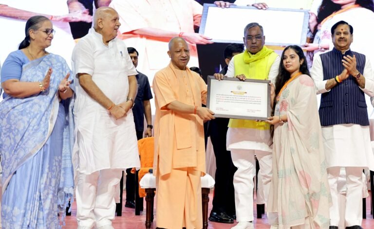 मिशन रोजगार: 1375 ग्राम पंचायत अधिकारियों को मिली नियुक्ति, 11 नवचयनितों को मुख्यमंत्री ने मंच पर दिया नियुक्ति पत्र
