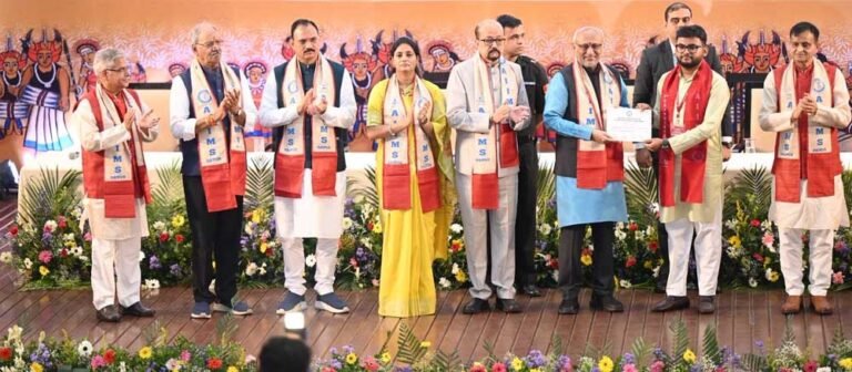 छत्तीसगढ़ अतीत के अंधकार से निकलकर विकास और प्रगति के नए युग की ओर अग्रसर – उपराष्ट्रपति