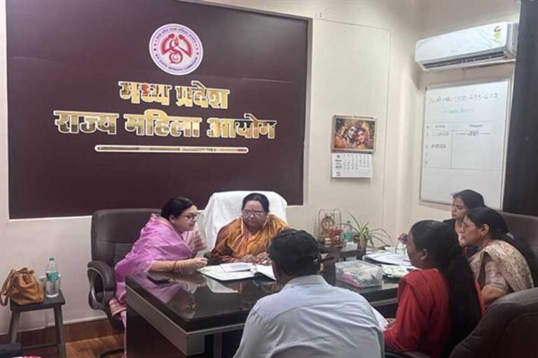 महिला आयोग की संयुक्त बैंच में 38 प्रकरणों की सुनवाई, प्रताड़ना और दहेज मामलों पर सख्त कार्रवाई के निर्देश