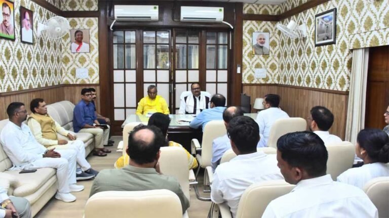 बॉन्डेड डॉक्टर्स का लागू होगा समान वेतनमान: ब्रजेश पाठक