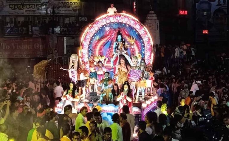 गणेश झांकी चल समारोह में बदलाव, रायपुर में सड़क के एक हिस्से पर ही होंगे स्वागत मंच