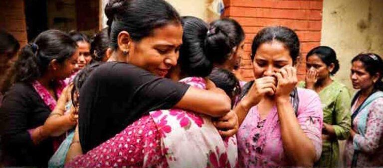 बस्तर लौटे 50 पूर्व माओवादी, गढ़चिरौली में साथियों ने नम आंखों से दी विदाई