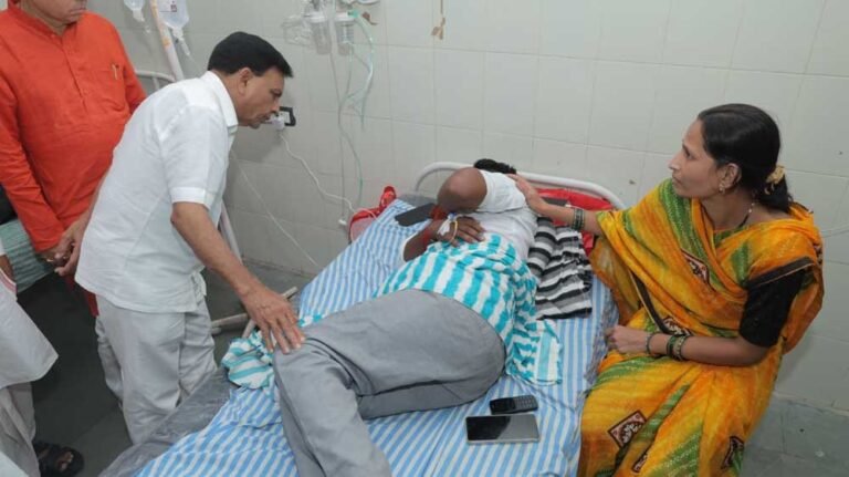 मृतकों के परिजनों को 4-4 लाख रूपये की आर्थिक सहायता दी जायेगी