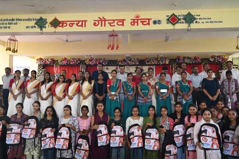 बेटियां जितना पढ़ेंगी, उतना ही सशक्त होगी परिवार, समाज और प्रदेश –  लखन लाल देवांगन