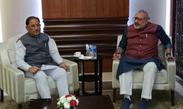 केंद्रीय वस्त्र मंत्री  गिरिराज सिंह से नई दिल्ली में मुख्यमंत्री श्री विष्णु देव साय ने की मुलाकात