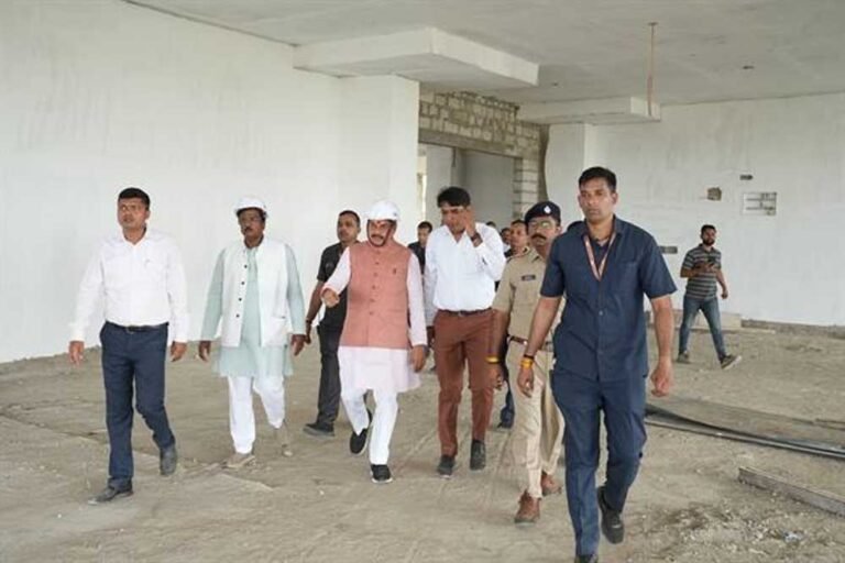 उज्जैन और इंदौर को मेट्रोपॉलिटन सिटी के रूप में विकसित किया जा रहा है