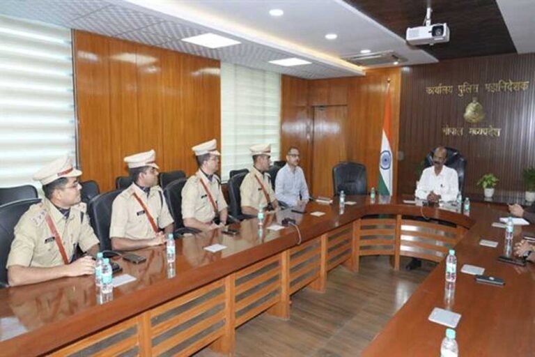 पुलिस महानिदेशक से हाल ही में प्रशिक्षण पूर्ण कर चुके सहायक पुलिस अधीक्षक (आईपीएस) अधिकारियों ने की सौजन्य भेंट