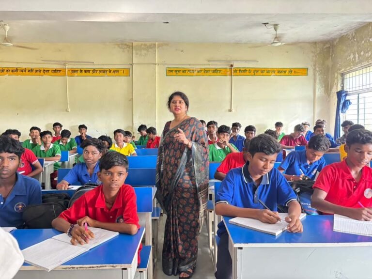 कवर्धा के पीवीजीटी क्षेत्र में बाल अधिकारों की गूंज, डॉ. वर्णिका शर्मा ने लगाई बाल चौपाल 2.0