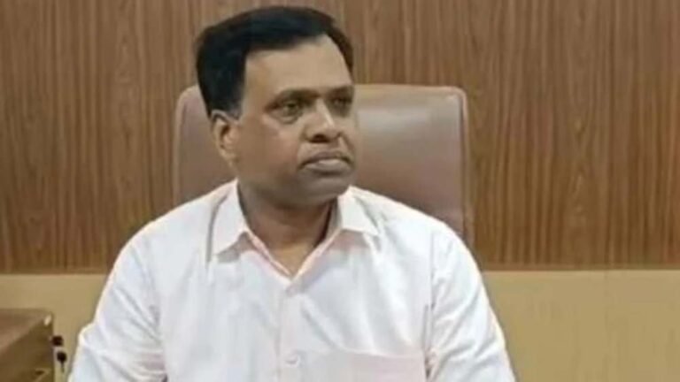 रीवा में कलेक्टर की सवारी वाली बस निकली बिना फिटनेस-परमिट, जांच के बाद हुई सीज