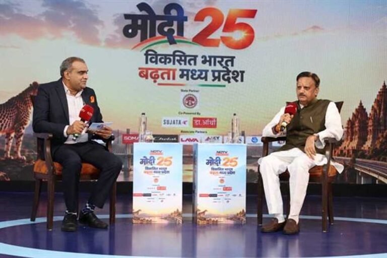 स्वास्थ्य सेवाओं में आधुनिक तकनीक और एआई का बढ़ेगा उपयोग : उप मुख्यमंत्री शुक्ल