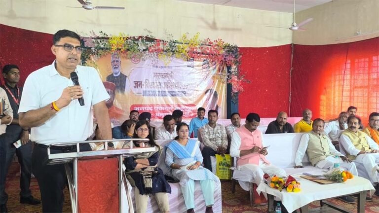 जिले के विकास में प्रशासन के साथ नागरिकों की सक्रिय सहभागिता भी आवश्यक- कलेक्टर