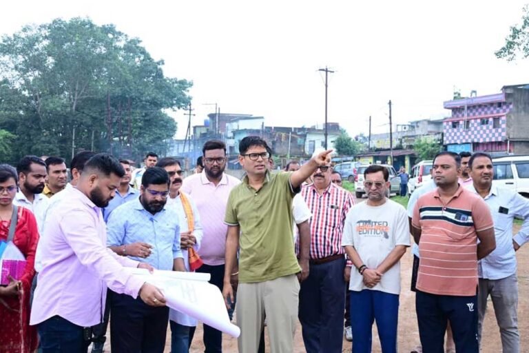 रिंग रोड, पुल, केलो रिवर फ्रंट, मरीन ड्राइव, ऑक्सीजोन और आधुनिक अधोसंरचना परियोजनाओं को समय-सीमा में पूरा करने के निर्देश