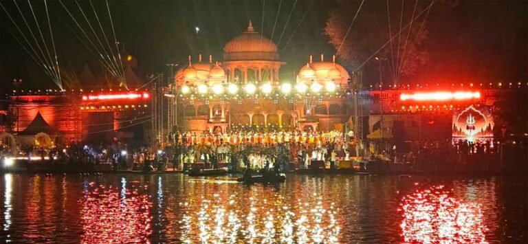 प्रधानमंत्री  मोदी के जन्मदिवस पर मुख्यमंत्री डॉ. यादव और राष्ट्रीय अध्यक्ष  नबीन ने प्रज्ज्वलित किया आशीर्वाद का दीया