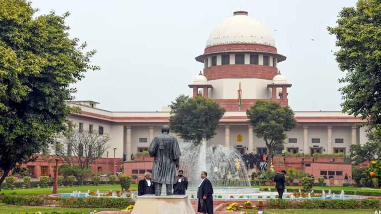 CBSE में तीसरी भाषा को लेकर सुप्रीम कोर्ट की टिप्पणी, अगले साल से लागू करने को कहा