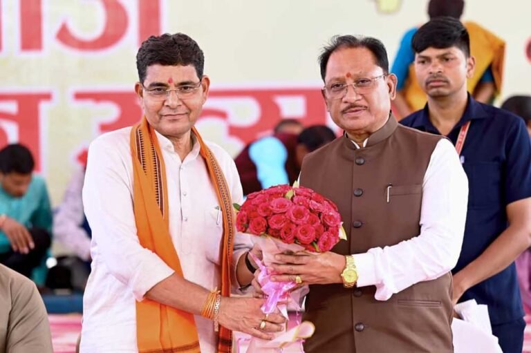 राजस्व मंत्री  टंकराम वर्मा के निवास पर आयोजित तीज मिलन समारोह में शामिल हुए मुख्यमंत्री  साय