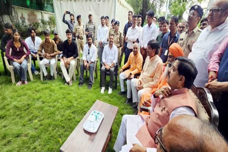 मुख्यमंत्री डॉ. यादव ने बिहार से आए 16 सदस्यीय सोशल मीडिया इन्फ्लुएंसर दल से किया संवाद