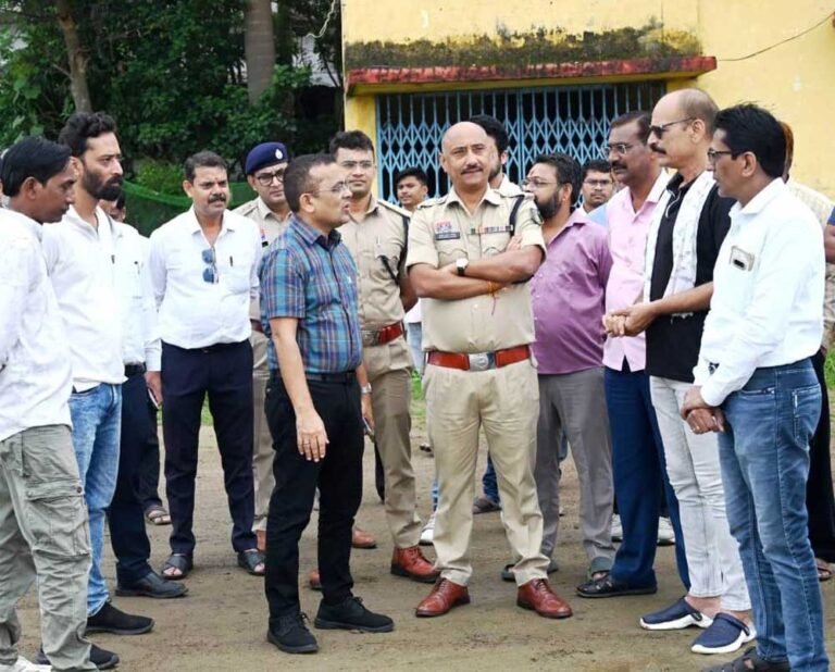 दशहरा आयोजन के लिए संभावित स्थलों भालेराव मैदान एवं एम.एम.आर. कॉलेज परिसर का किया निरीक्षण