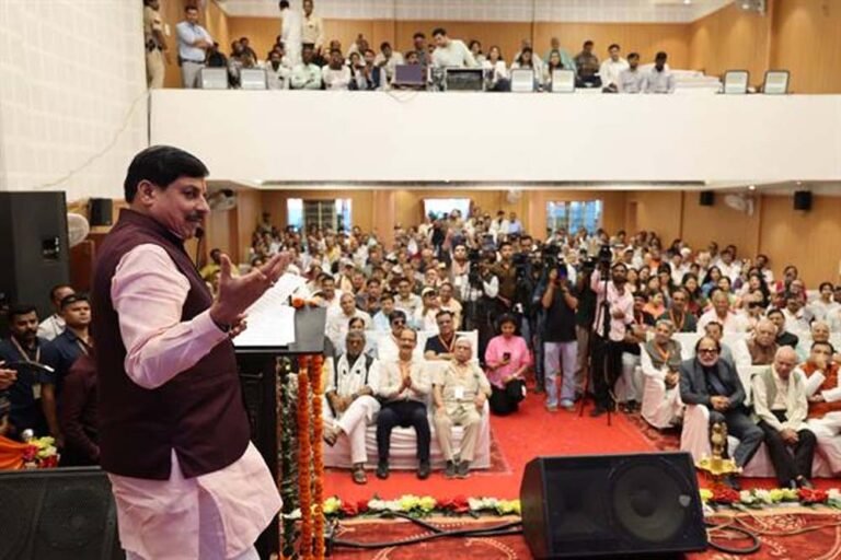 सिंधी समाज के महापुरुषों राजा दाहिर, संत कंवरराम और शहीद हेमु कालानी की जीवनी को पाठ्यक्रम में शामिल कर राज्य सरकार ने निभाया अपना वादा