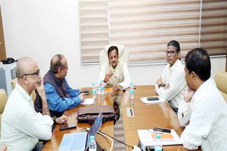 डिजिटल तकनीक के माध्यम से स्वास्थ्य सेवाओं की तेज, पारदर्शी और विश्वसनीय डिलीवरी करें सुनिश्चित: उप मुख्यमंत्री शुक्ल