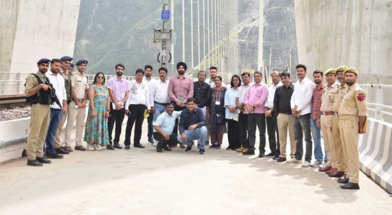 पत्रकार दल ने ने 690 मेगावाट सलाल हाइड्रोइलेक्ट्रिक पावर प्रोजेक्ट का भी दौरा किया