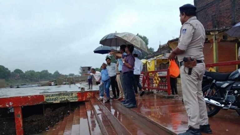 चित्रकूट में मंदाकिनी उफान पर, बढ़ते जलस्तर से प्रशासन सतर्क