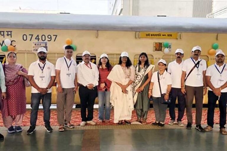 520 विद्यार्थी, 104 शिक्षक और 6 अधिकारी तीन दिवसीय अहमदाबाद शैक्षणिक भ्रमण पर रवाना