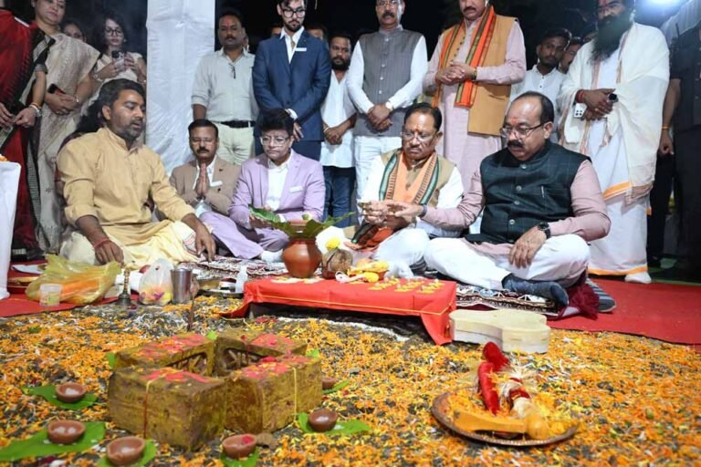 मुख्यमंत्री विष्णु देव साय एवं सहकारिता मंत्री श्री केदार कश्यप ने गन्ना किसानों को दी बधाई