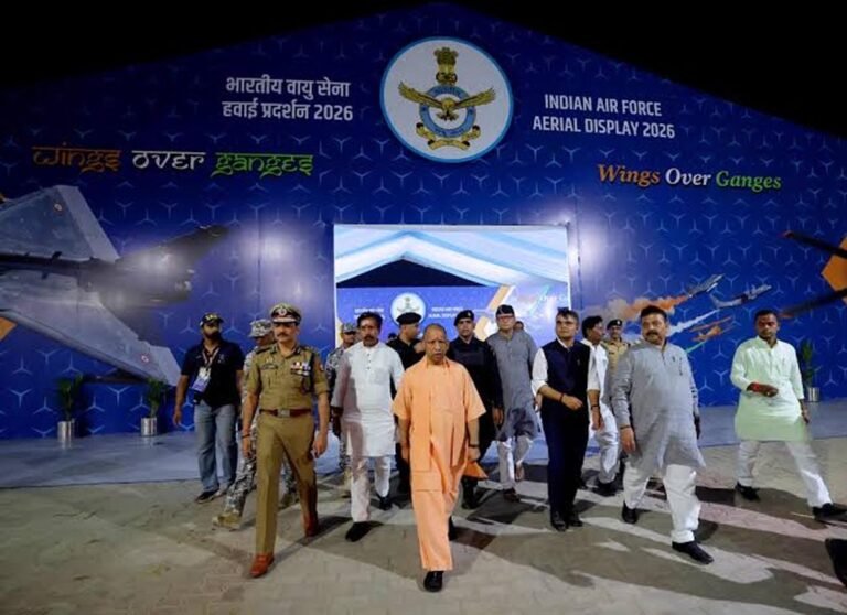 मुख्यमंत्री योगी ने किया नमो घाट पर एयर शो की तैयारियों का स्थलीय निरीक्षण