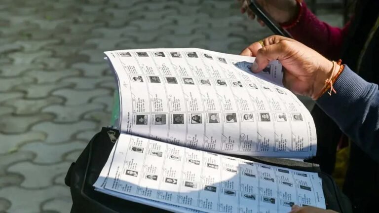 यूपी विधान परिषद चुनाव में आधार-पैन समेत इन दस्तावेजों से कर सकेंगे पहचान प्रमाणित
