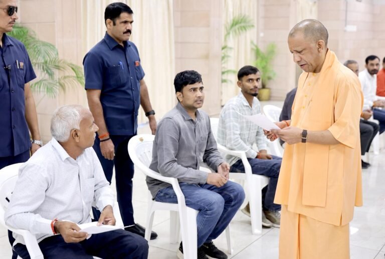 मुख्यमंत्री ने अफसरों को दिया निर्देश- संवेदनशील व्यवहार के साथ करें पीड़ितों की सहायता
