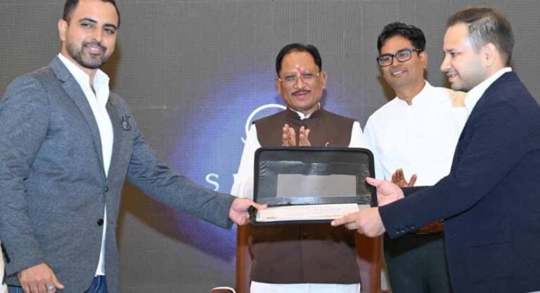 सेंध लेक सिटी और इलेशियम क्लब्स की साझेदारी घोषणा एवं अनुबंध हस्ताक्षर समारोह में शामिल हुए मुख्यमंत्री