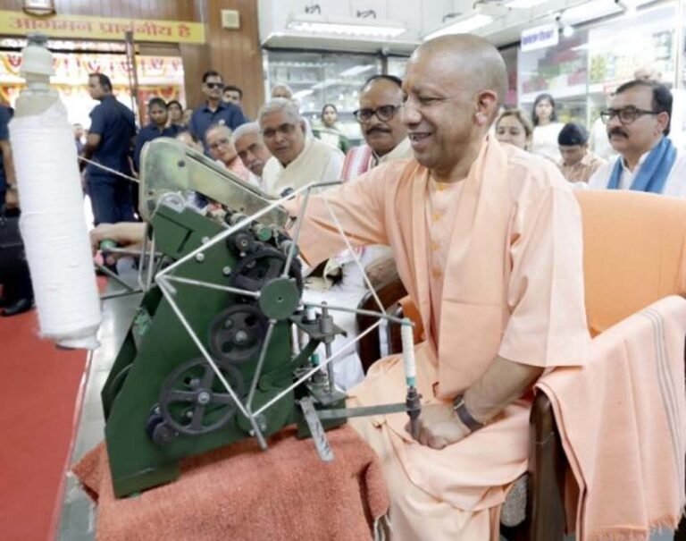 गांधी जयंती पर खादी को बढ़ावा, CM योगी ने किया 25% छूट का ऐलान; 30 जनवरी 2027 तक मिलेगा लाभ