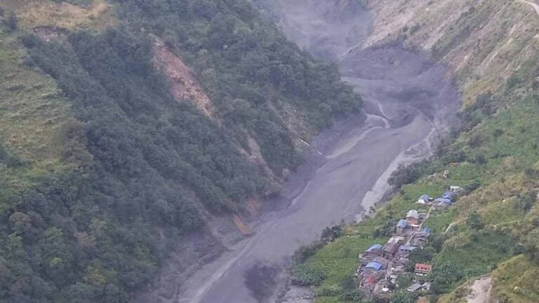 नेपाल के मनासलू ट्रेकिंग क्षेत्र में तबाही, बूढ़ी गंडकी नदी की बाढ़ में घर-पुल बहे, पर्यटकों की बढ़ी मुश्किलें