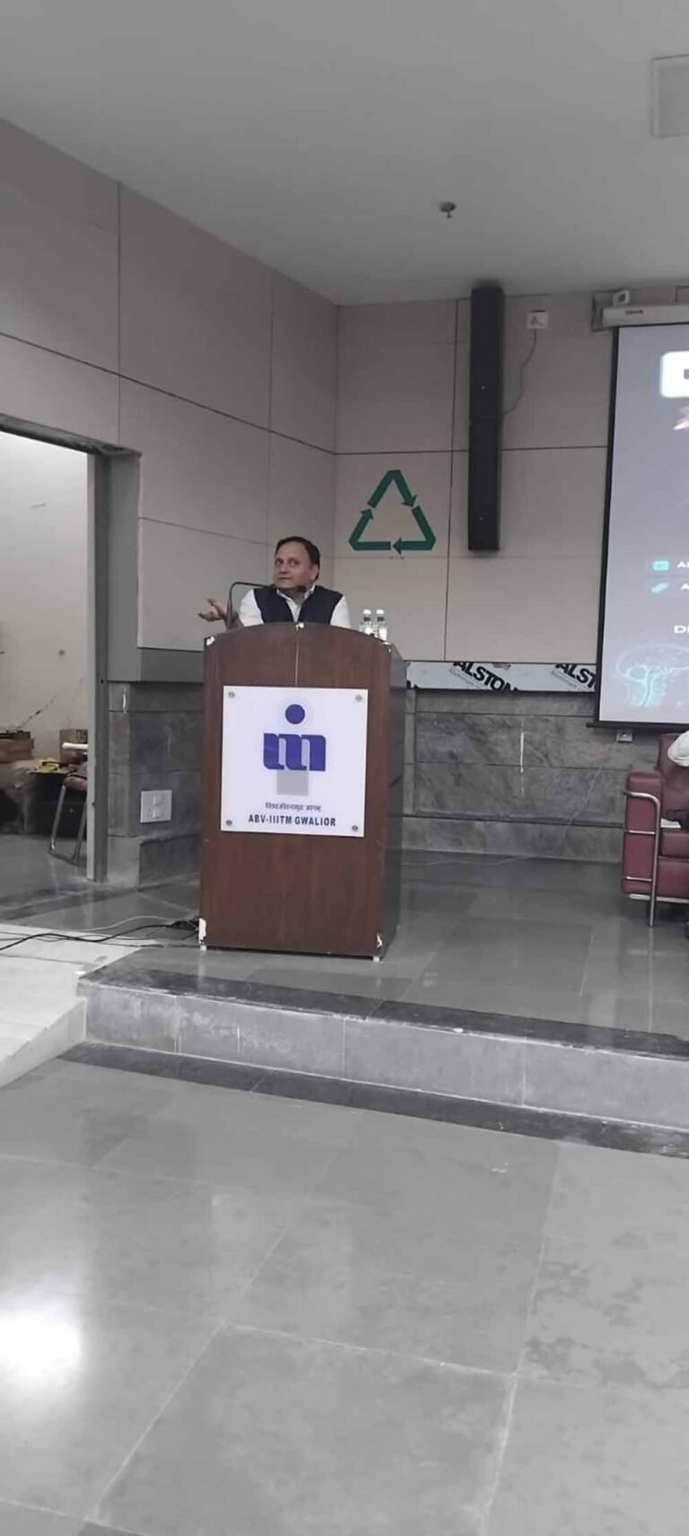 ग्वालियर AI सम्मेलन 2.0 का समापन, 40 टीमों ने हैकाथॉन में दिखाए AI आधारित नवाचार