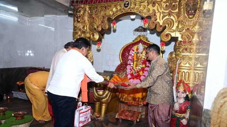 कवर्धा के मंदिरों में पहुंचे डिप्टी सीएम विजय शर्मा, प्रदेश की सुख-समृद्धि के लिए की प्रार्थना
