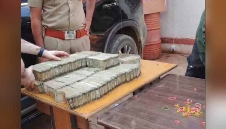 स्कॉर्पियो में गुप्त बॉक्स बनाकर रखे थे 1.29 करोड़ रुपये, तीन थानों की पुलिस ने 3 आरोपियों को पकड़ा