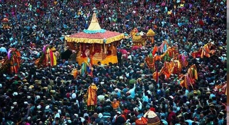 कुल्लू दशहरा की तैयारियां तेज, 347 देवी-देवताओं का होगा आगमन; आयोजन से पहले विवाद भी
