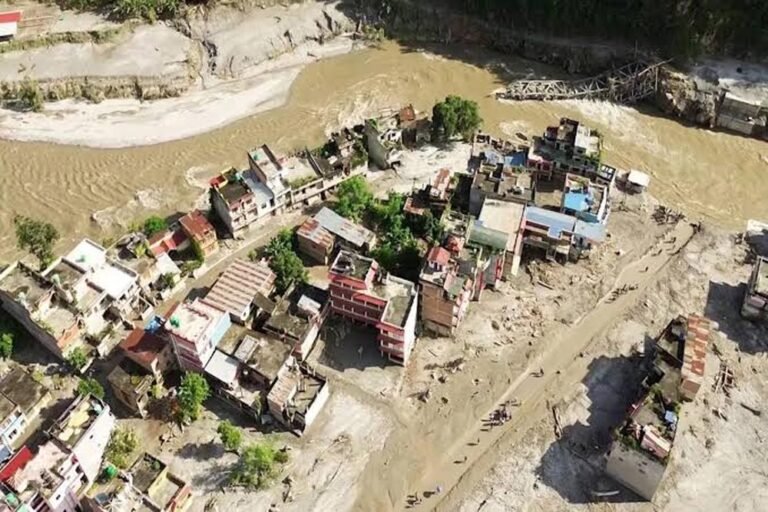 नेपाल में भीषण बाढ़ से मची तबाही, सल्लेरी और जगत बाजार में सैलाब का कहर; घर-पुल बह गए