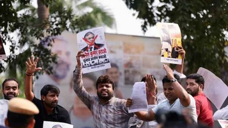 चुनाव आयोग के समर्थन में 400 भारतवंशी, हार्वर्ड-MIT के पूर्व छात्रों ने दी चेतावनी