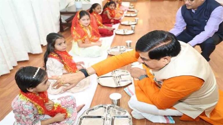 मुख्यमंत्री डॉ. यादव ने मुख्यमंत्री निवास में किया कन्या पूजन