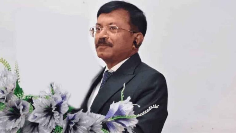 ‘शुक्र मनाएं भारत में हैं, सऊदी अरब में नहीं’, मनोज श्रीवास्तव की पोस्ट पर छिड़ी चर्चा