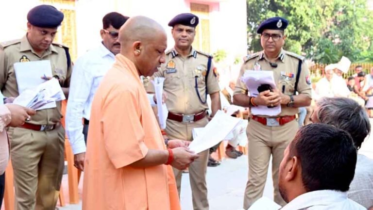 जनता दर्शन में मुख्यमंत्री ने दिए अधिकारियों को निर्देश, कहा- जन कल्याण सरकार का संकल्प