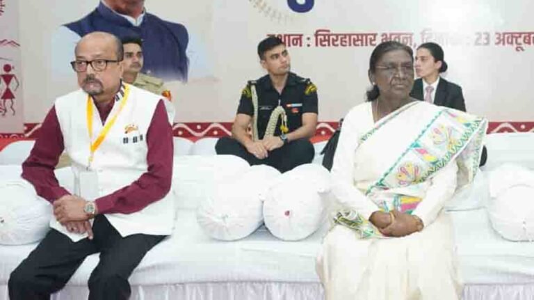 मुरिया दरबार में राष्ट्रपति ने आदिवासी समाज की समृद्ध संस्कृति, परंपराओं और सामाजिक व्यवस्था की सराहना की
