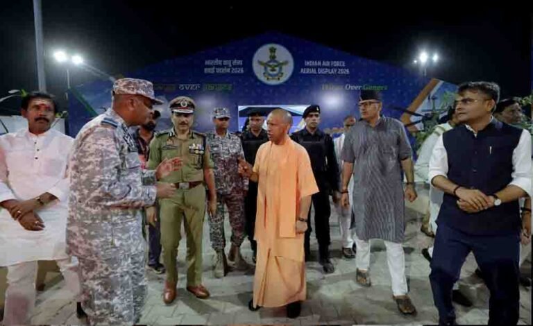 सीएम योगी ने अधिकारियों को सुरक्षा, यातायात और पार्किंग व्यवस्था दुरुस्त रखने के दिए निर्देश