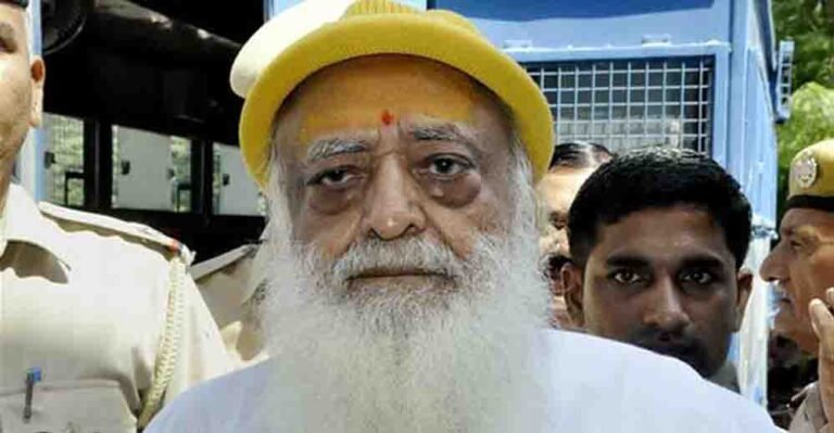 पैरोल अवधि पूरी होने के बाद रात में जेल पहुंचे आसाराम, देर होने के कारण नहीं मिली एंट्री