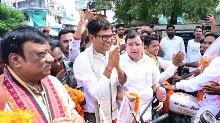 वित्त मंत्री एवं जांजगीर जिले के प्रभारी मंत्री ओ.पी. चौधरी बाइक रैली में हुए शामिल, युवाओं का बढ़ाया उत्साह