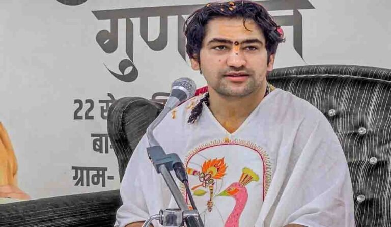 शिवपुरी में धीरेंद्र शास्त्री ने दिखावे वाली समाजसेवा पर उठाए सवाल, मदद के नाम पर फोटो खिंचवाने की आलोचना