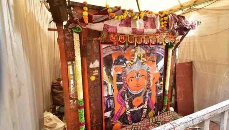भोपाल से उज्जैन पहुंची विशेषज्ञों की टीम, खड़े हनुमान जी की मूर्ति और बेस की हुई स्कैनिंग