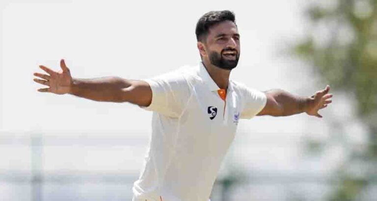 पहले तीन वनडे के लिए भारतीय टीम में शामिल हुए आकिब नबी, इस तेज गेंदबाज को मिला मौका